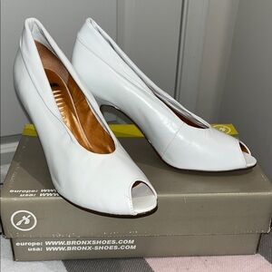 Bronx Elegant White Peep Toe Heels